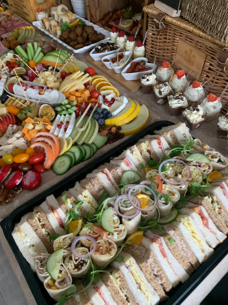 Half and Half ( A beautiful mix of 2 different buffet menu’s)